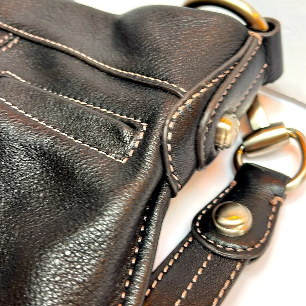 B Makowsky Crossbody Leather Purse - Picture 5 of 7